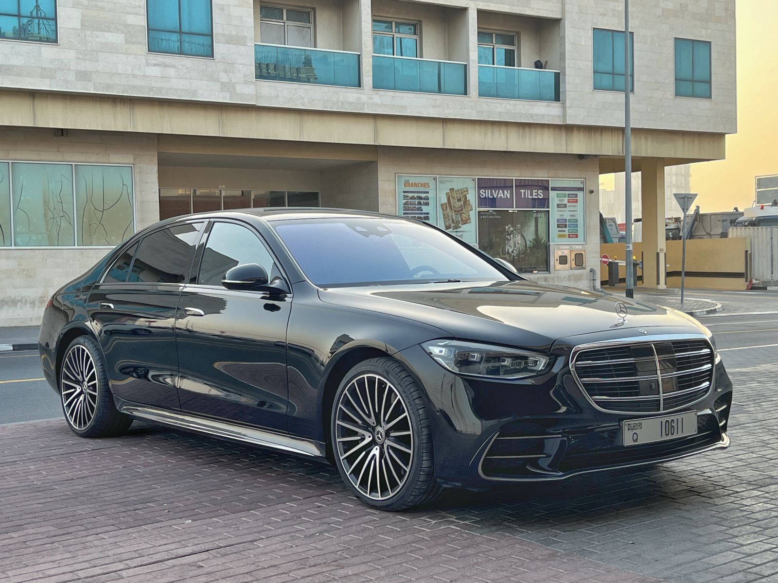 Black Mercedes Benz S500 4Matic 2023